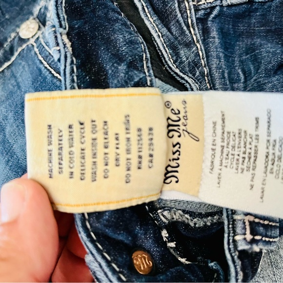 Women's Miss Me Size 30 Boot Cut Jeans inseam 34” in excellent shape like new - Picture 6 of 7